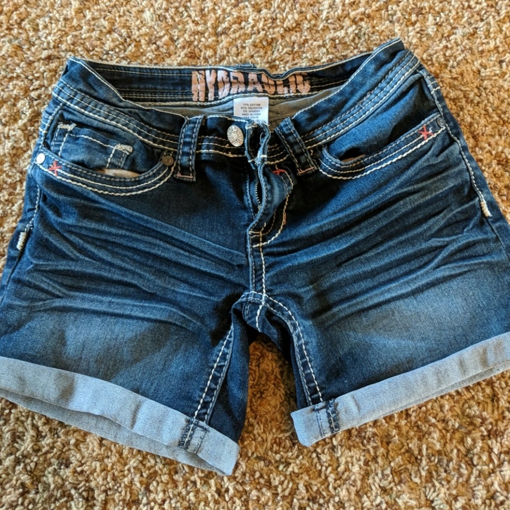 Hydraulic jean short